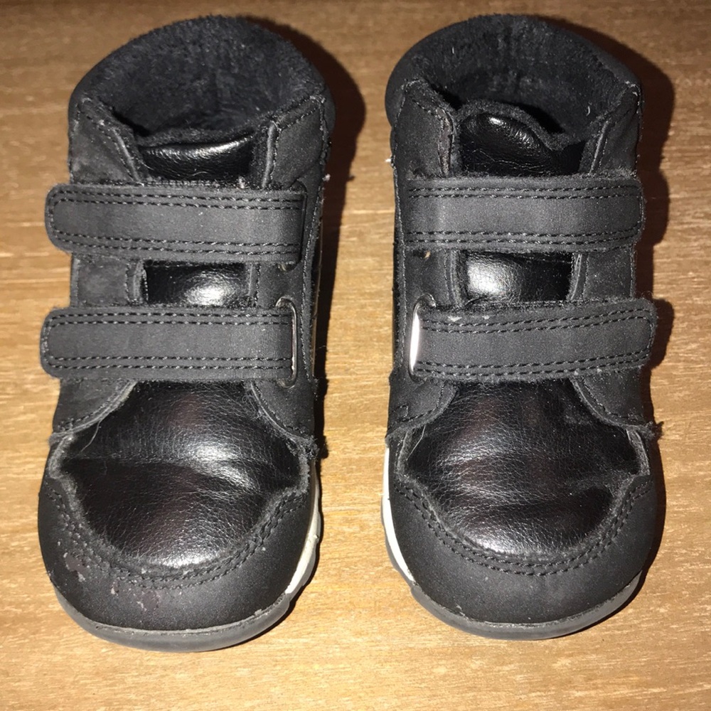 H&M Toddler black faux-leather boots. - Picture 2 of 6